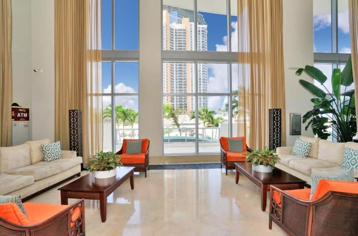 Beachfront Resort Pool Ocean View Balcony Miami Beach Exteriér fotografie